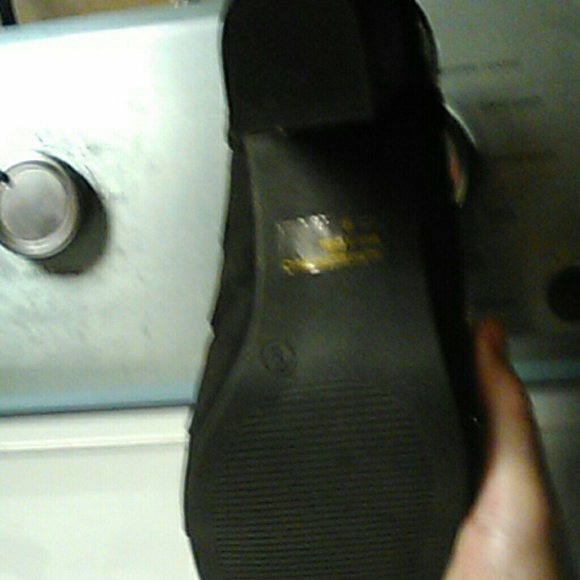 Sandals - Picture 3 of 3